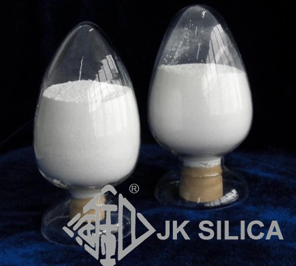 Amorfní srážený oxid křemičitý jako výztuž